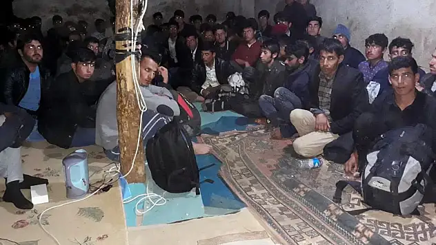 Ağrı'da Göçmen Kaçakçılığı Operasyonu: 10 Gözaltı