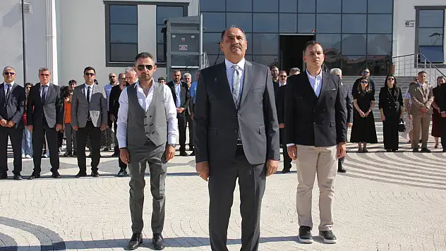 2025-2026 Eğitim Öğretim Yılı Iğdır'da Çelenk Koyma Töreniyle Başladı