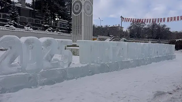 '2025 Turizm Başkenti Erzurum' yazısı buza işlendi ve sergilendi