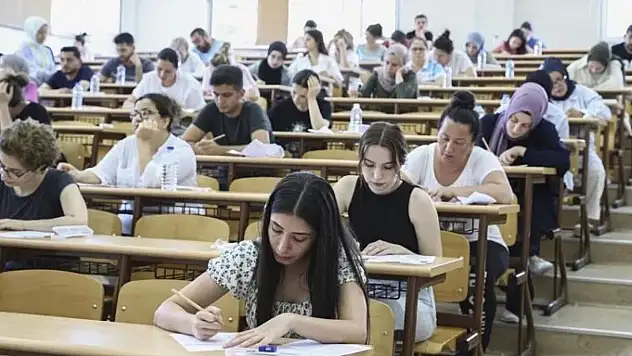 2025 YKS'ye Katılan Öğrenci Sayısı Belli Oldu: TYT ve AYT'ye Kimler Girdi?