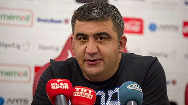 Özat ayrılıyor mu?