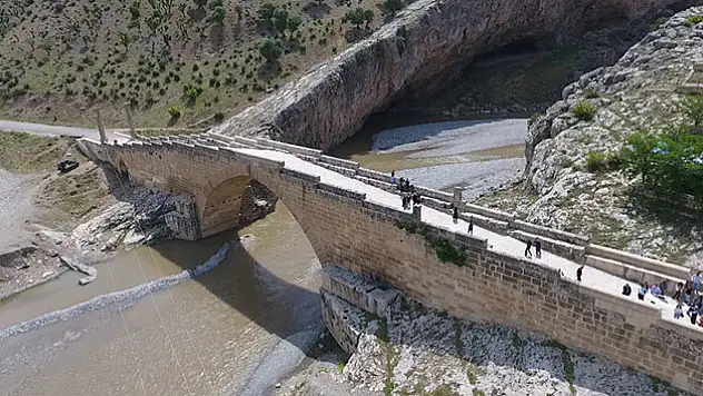 200 yıllık köprü sapasağlam