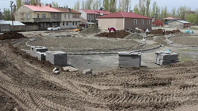 Ağrı'da mahallelere park yapılıyor