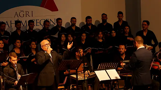 AİÇÜ'de Türk Halk Müziği konseri verildi