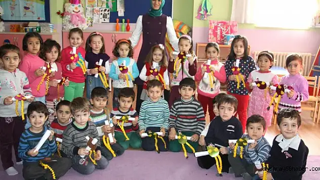 Doğubayazıtlı miniklerin Necmettin öğretmen sevgisi