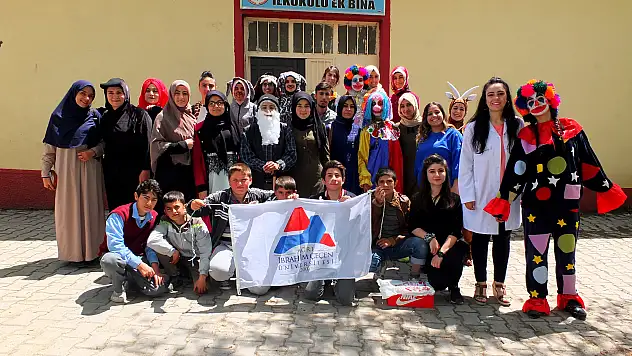 AİÇÜ öğrencileri gönülleri fethediyor