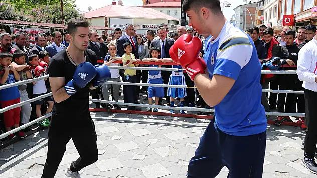 Vatandaşlardan standlara yoğun ilgi