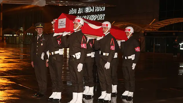 Ağrı şehitlerini uğurladı