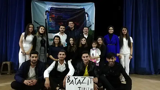 Doğubayazıtlılar tiyatro ile eğlendi