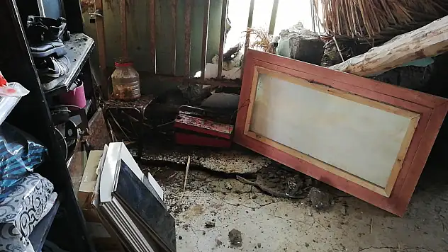 Doğubayzıt'ta ev çöktü