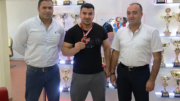 Ağrılı Başarılı sporculara tebrik!