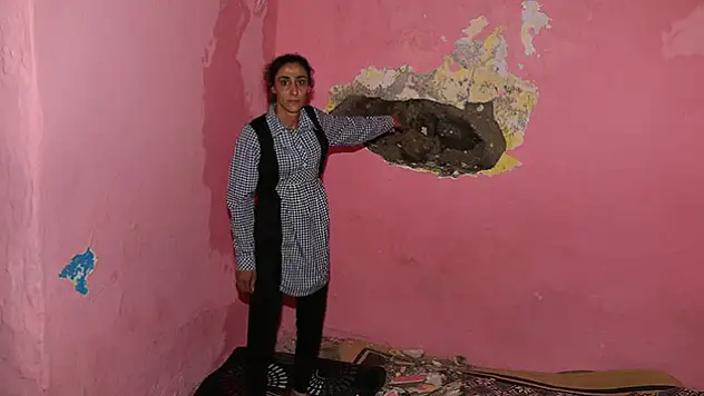 Çaresiz kadının evi yağmura dayanamadı