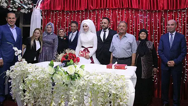 Ünllü sanatçının mutlu günü