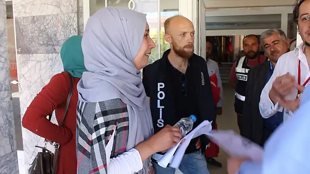 Ağrı'da Sınava 1 dakika geç kalan öğrencinin dünyası başına yıkıldı