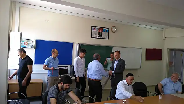 YKS' de başarılı olan öğrenciler ödüllendirildi