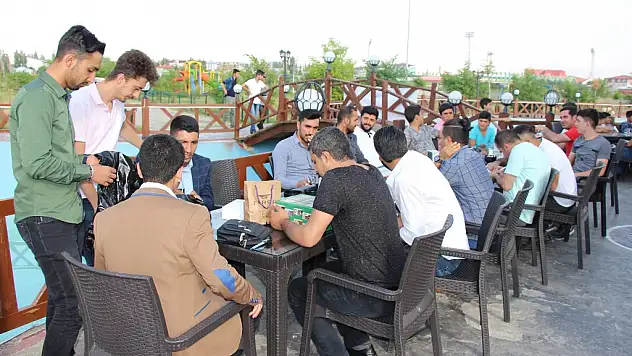 Ağrı'da gençler ödül töreni ve piknikte bir araya geldi