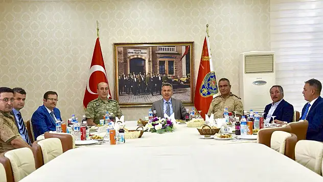 İl Jandarma Komutan'ı Şahin'e veda yemeği