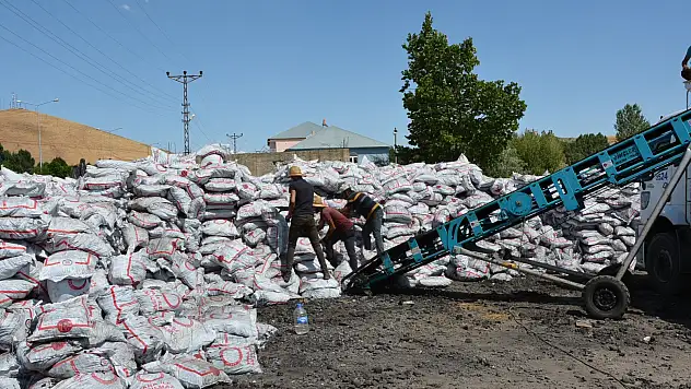 Patnos'ta kömür yardımı yapıldı