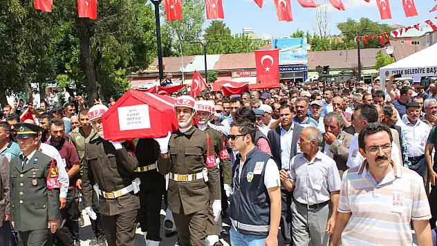 Ağrı şehidini uğurladı