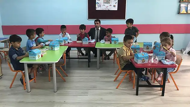 Köy Okulları Yardım Projesi ekibi okulları güzelleştiriyor!