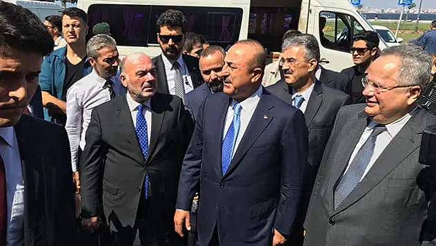Yunan Bakandan ilginç hareket