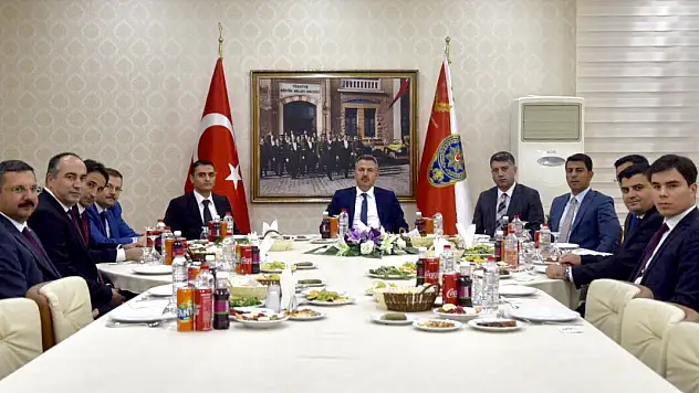 Ağrı'da veda yemeği verildi