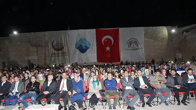 İshak Paşa Sarayı'nda Grup Abdal rüzgarı