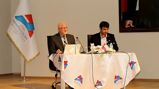 Franszı Prof. Ağrı'da konferans verdi