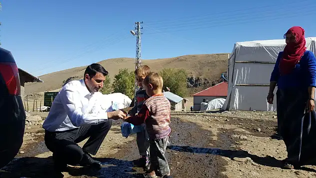 Ağrı'da Köy öğrencileriyle uçurtma etkinliği düzenlendi