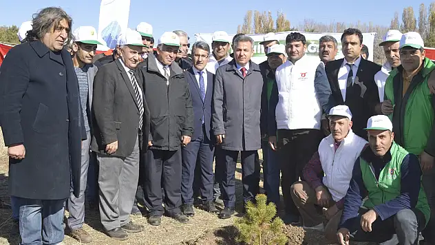 Ağrı'da 'Bu Gün Fidan  Yarın Nefes' ağaç dikim etkinliği düzenlendi