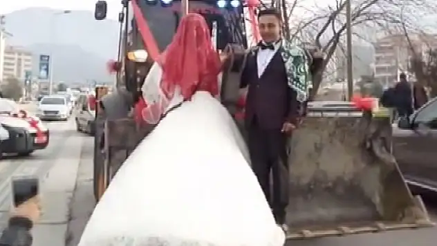 Damattan geline kepçeli jest