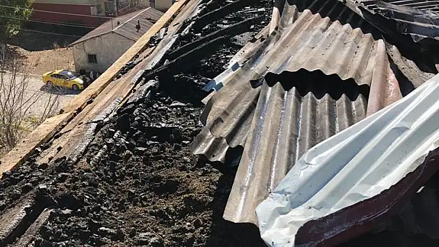 Ağrı'da çatı yangını