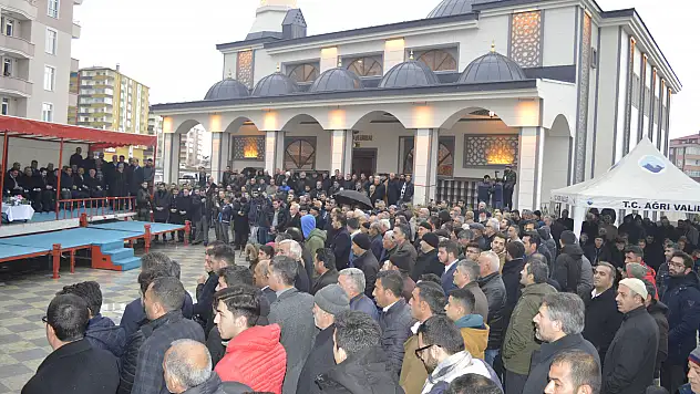 Ağrı'da hayırsever işadamı tarafından yaptırılan caminin açılışı yapıldı