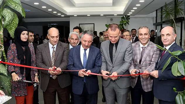 İÇÜ'de Öğretim Materyalleri sergisi açıldı