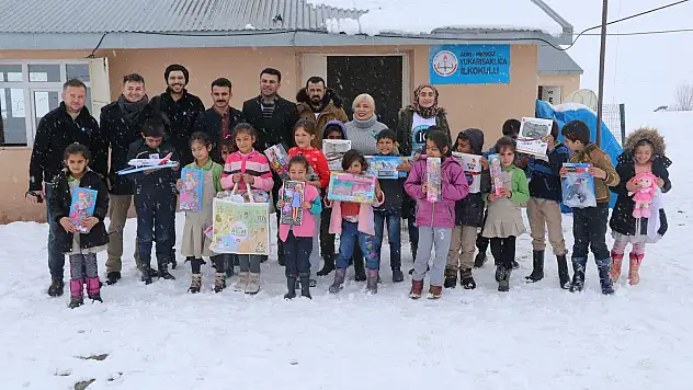 Ağrılı çocukların hayallerini gerçekleştirdiler