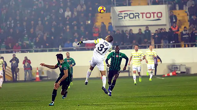 Akhisar Feneri ateşe attı