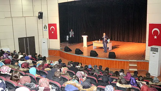 Ağrı'da '2023 Yılı Türkiye Eğitim Vizyon Belgesi' konferansı