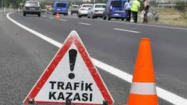 Eleşkirt'te trafik kazası: 23 yaralı