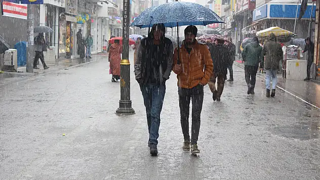 Ağrı'da 11 köy yolu ulaşıma kapandı