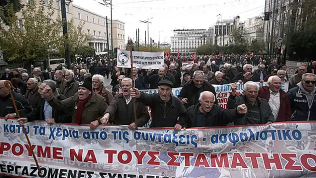 Emeklilerden maaş protestosu