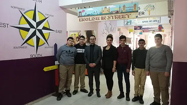 Ağrı'da öğrenciler İngilizceyi uygulamalı olarak öğreniyor