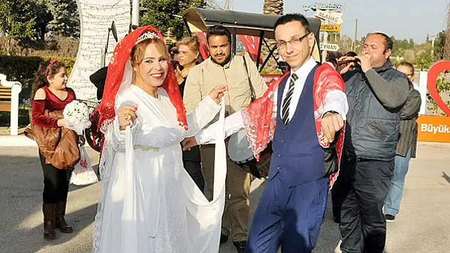 Kilolarla aşka  geldiler
