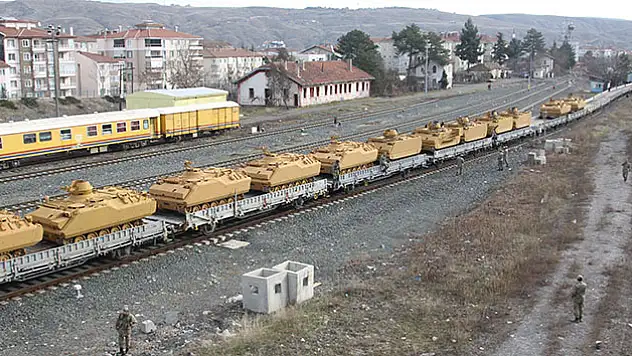 Zırhlı Personel Taşıyıcılar sınıra sevk edliyor