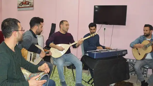 Ağrı'da kaza geçiren öğretmenlere moral gecesi