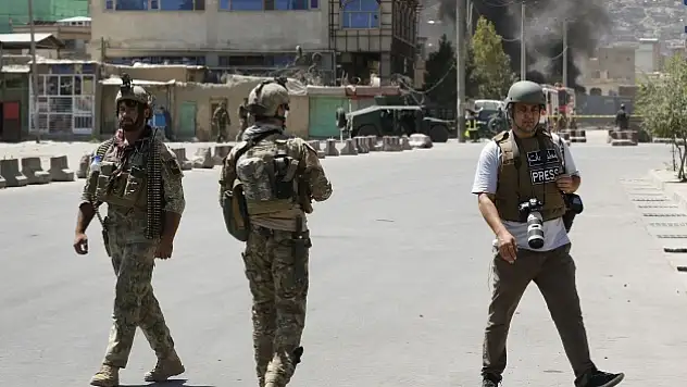 Afganistan'da ard arda saldırı çok sayıda ölü var