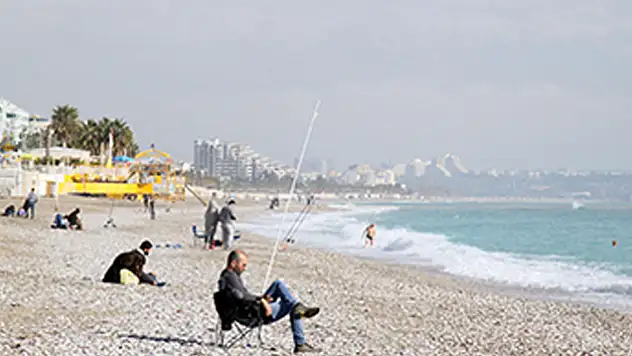 Doğuda kış Antalya'da bahar