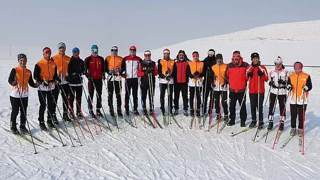 Ağrılı Kayakçılar Bitlis'ten 8 Madalya ile Döndü