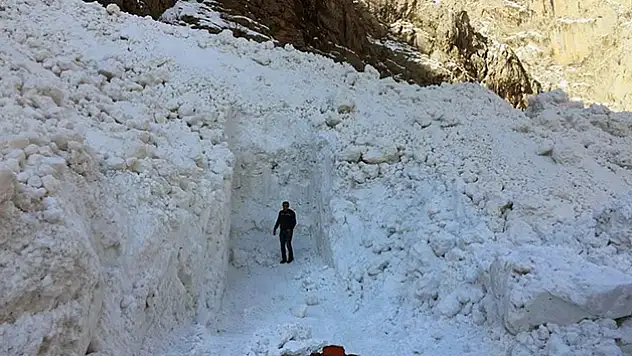 Korku dolu anlar çığ düştü