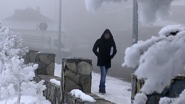 Ağrı geceyi eksi 27 derecede geçirdi