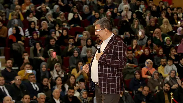 Hayati İnanç, Ağrı'da Salonlara Sığmadı